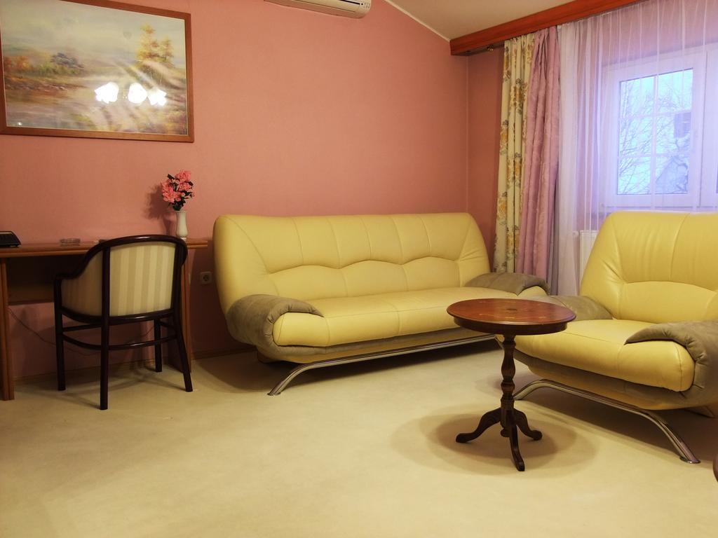 Bed & Breakfast Vila Stanisic Pozega Habitación foto