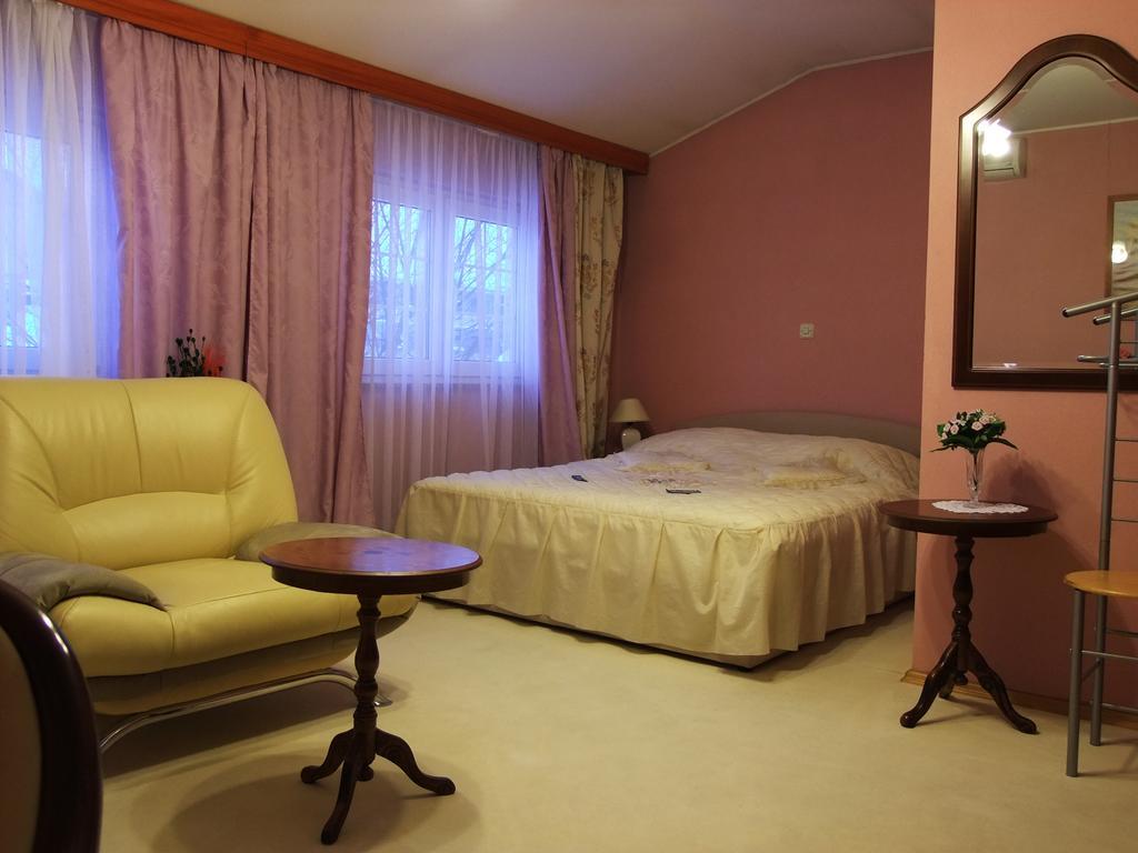 Bed & Breakfast Vila Stanisic Pozega Habitación foto